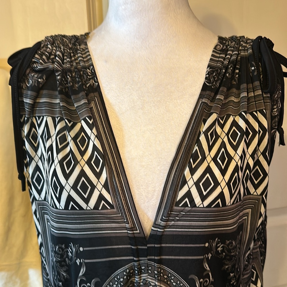 Black& white geometric pattern gathers and ties at shoulders elastic waist